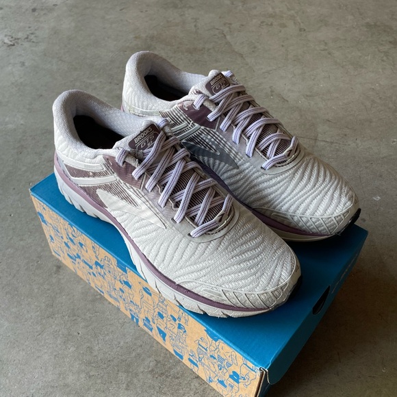 Brooks Adrenaline GTS 18 Lightweight Performance Running Sneakers 9.5 Womens - Picture 4 of 6